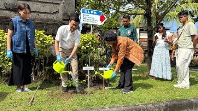 Gerakan Cinta Bumi Taruna Ikrar di Bali: Sehelai Daun, Sejuta Harapan
