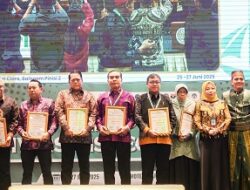 Prof Karta Jayadi Dianugerahi Tokoh Pendidikan dari Asosiasi Forum Ilmu Pendidikan Indonesia