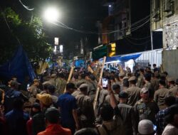 Pemkot Makassar Tertibkan Lapak Pasar Kubis dan Pedagang di Jalan Veteran Lancar, Tanpa Keributan